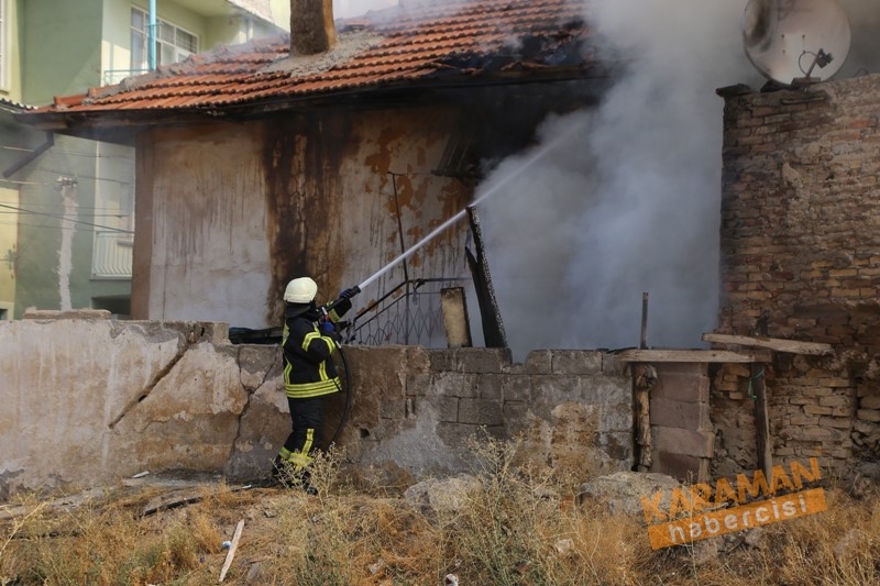 Evde Çıkan Yangında 5 Kişi Dumandan Etkilendi 9