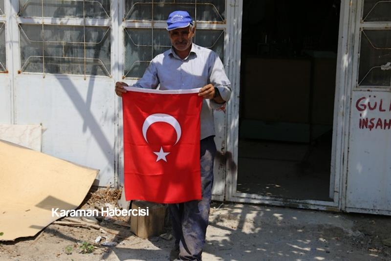 Belediye Vatandaşlara Binlerce Bayrak Dağıttı 2