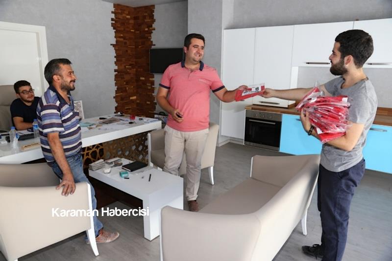 Belediye Vatandaşlara Binlerce Bayrak Dağıttı 4