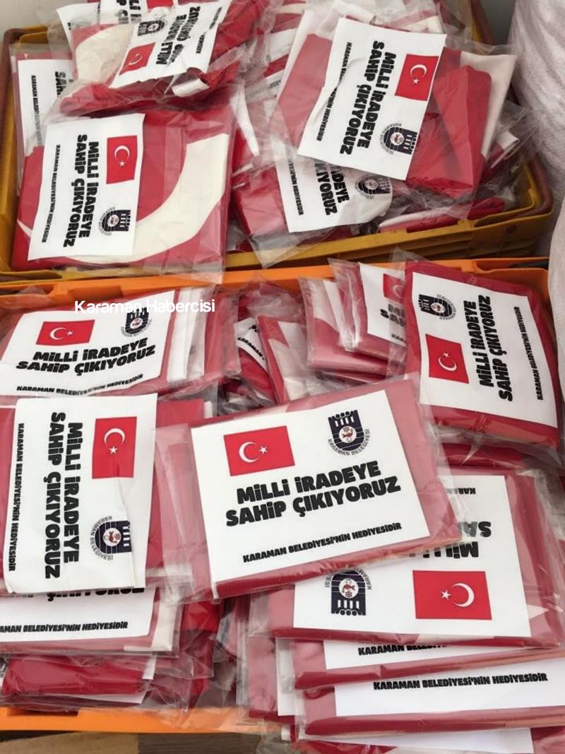 Belediye Vatandaşlara Binlerce Bayrak Dağıttı 9