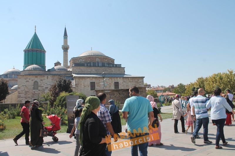 Turistler Mevlana Hazretlerinin Türbesine akın etti 2