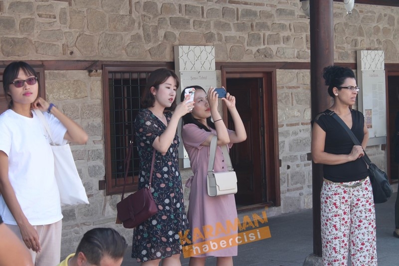Turistler Mevlana Hazretlerinin Türbesine akın etti 4
