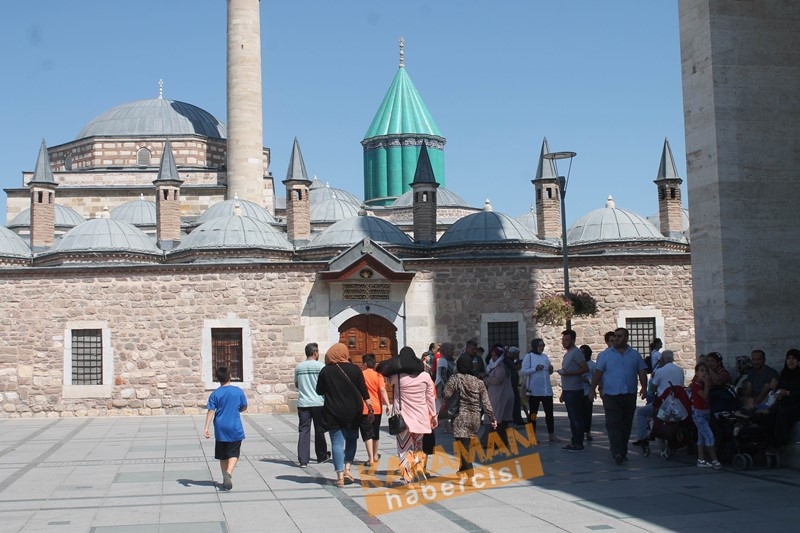 Turistler Mevlana Hazretlerinin Türbesine akın etti 6