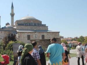 Turistler Mevlana Hazretlerinin Türbesine akın etti