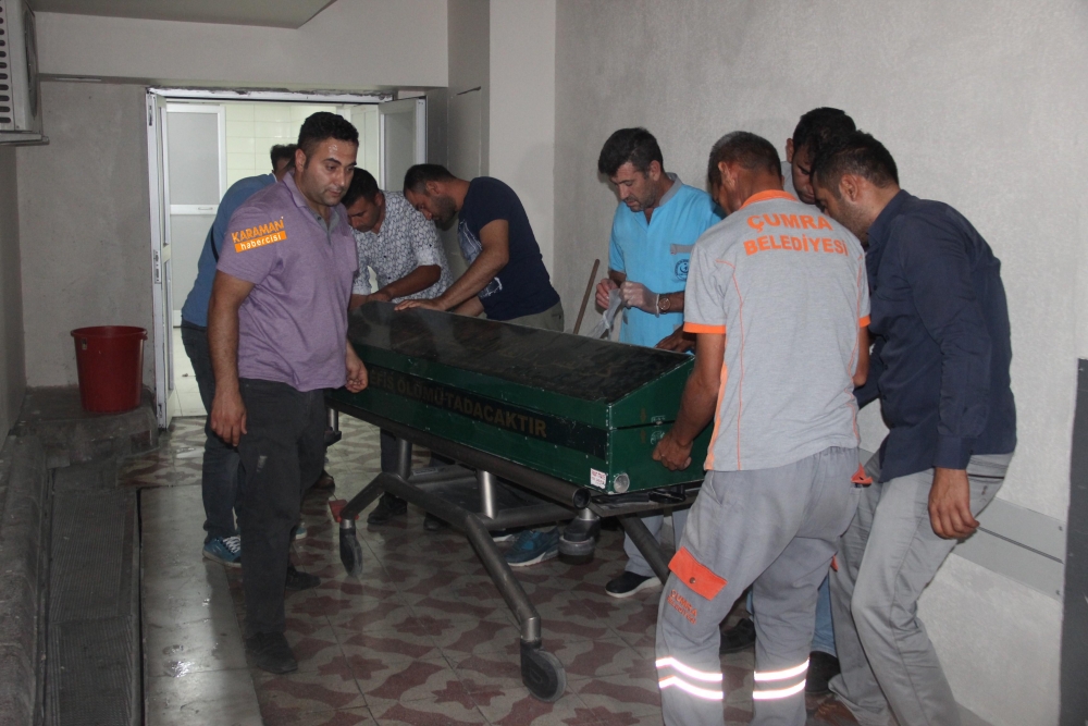 Genç anne, 8 aylık bebeği kucağında toprağa verildi 6