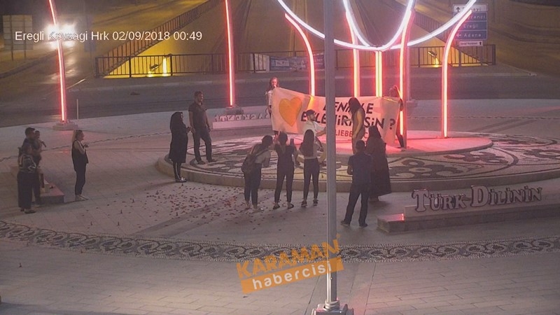 Şehir Kameralarına Bu Sefer Evlenme Teklifi Takıldı 4