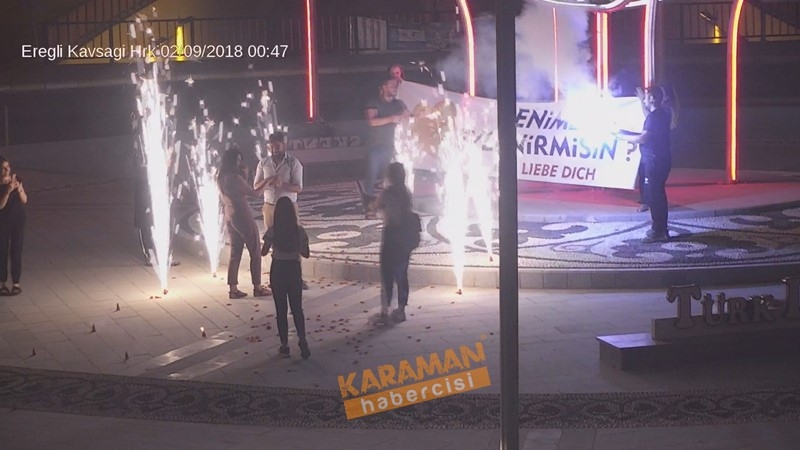 Şehir Kameralarına Bu Sefer Evlenme Teklifi Takıldı 5