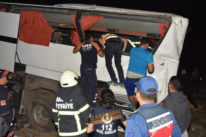 Aksaray Yolunda Otobüs Devrildi 11