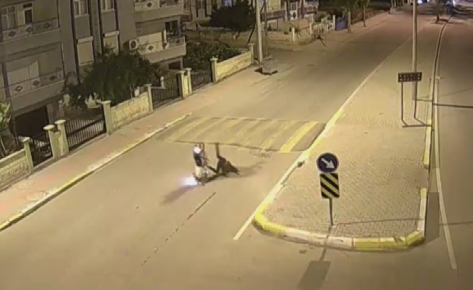 Refüje Çarpan Motosiklet, Sürücüsüyle Birlikte 20 Metre Savruldu 1