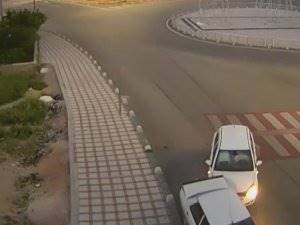 Refüje Çarpan Motosiklet, Sürücüsüyle Birlikte 20 Metre Savruldu