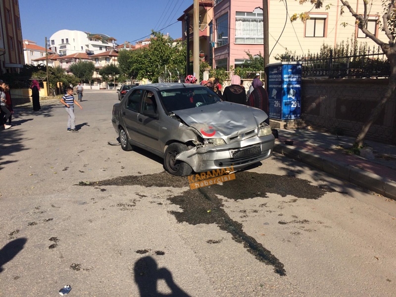 Karaman'da Okul Servisi İle Otomobil Çarpıştı 1