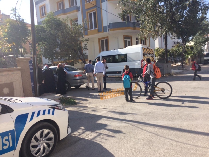 Karaman'da Okul Servisi İle Otomobil Çarpıştı 10