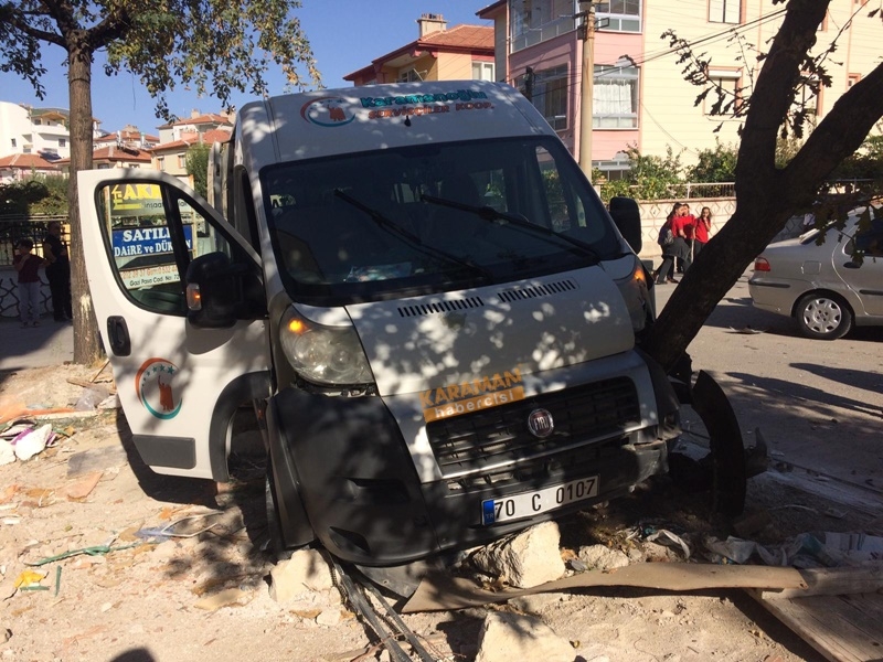 Karaman'da Okul Servisi İle Otomobil Çarpıştı 5