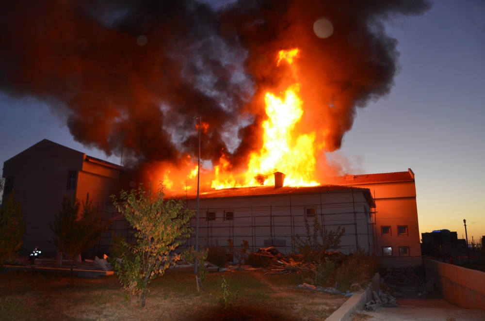 Kız Yurdundaki Yangın Söndürüldü 4