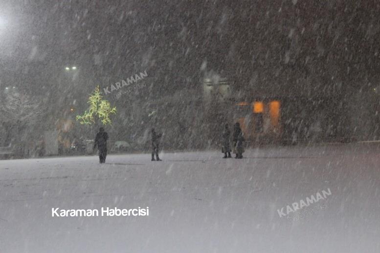 Mart Ayında Karaman'da Kar Yağışı 3