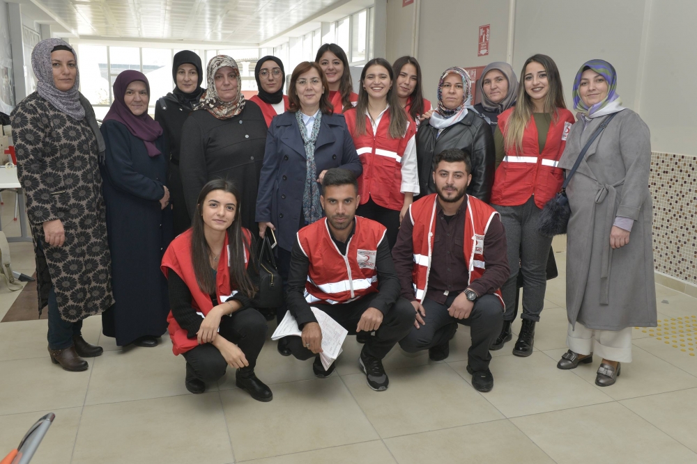 Kızılay Hilal-i Ahmer Sergisi Ve Kan Bağışı Kampanyası Düzenlendi 6