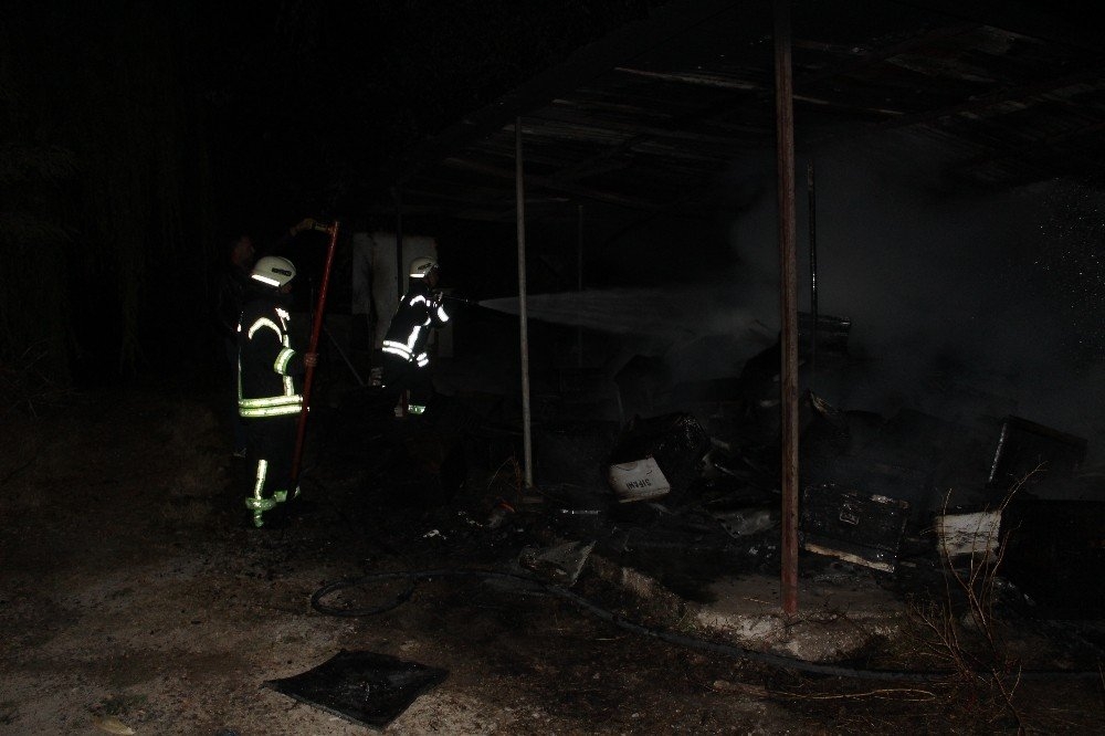 Karaman’da Depo Yangını Korkuttu 1