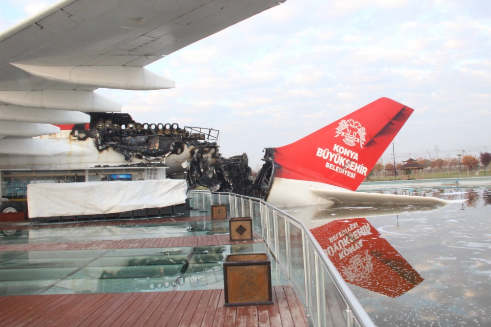 Uçak Restoranda Yangın 7