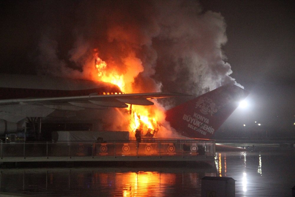 Uçak Restoranda Yangın 9