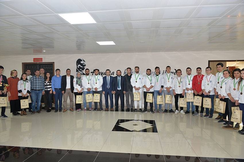 KMÜ Aşçlık Programı Öğrencilerinden Birincilik Ödülü 8