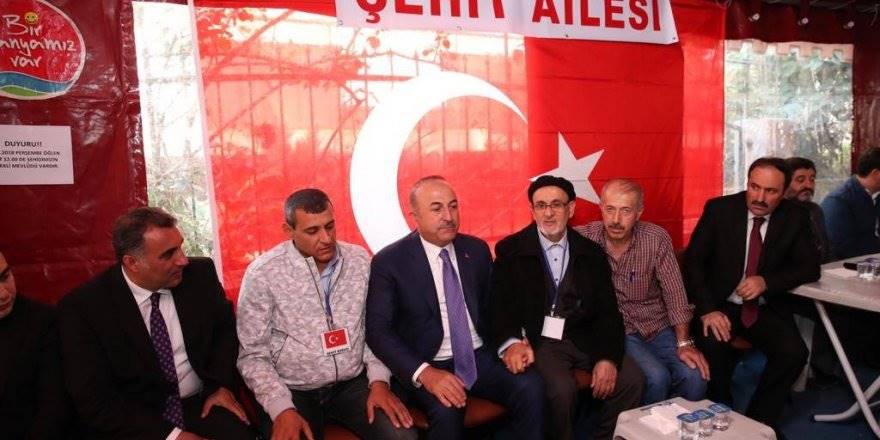 Bakan Çavuşoğlu, Şehit Evinde