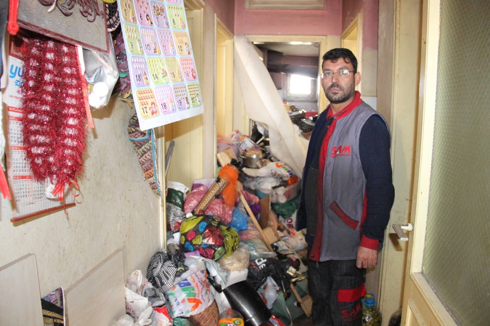 Çöp Evin Temizlenmesi İçin Cadde Trafiğe Kapatıldı 1