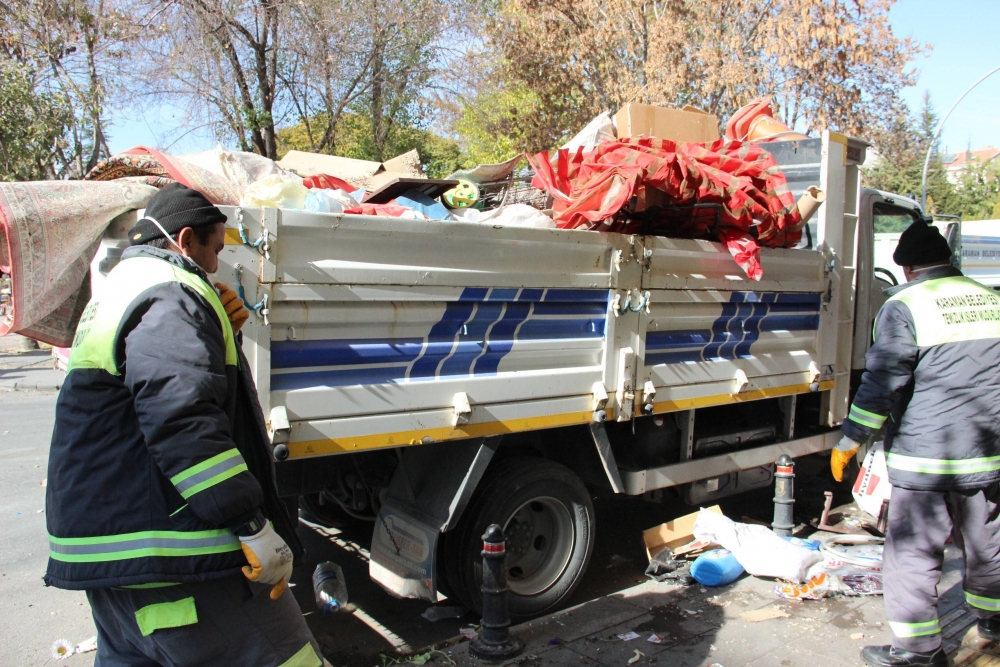 Çöp Evin Temizlenmesi İçin Cadde Trafiğe Kapatıldı 5