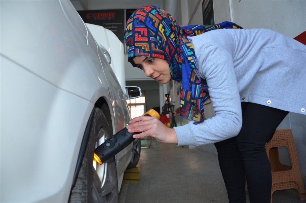 Karamanlık Kadın Girişimciden Oto Bakım Servisi 3