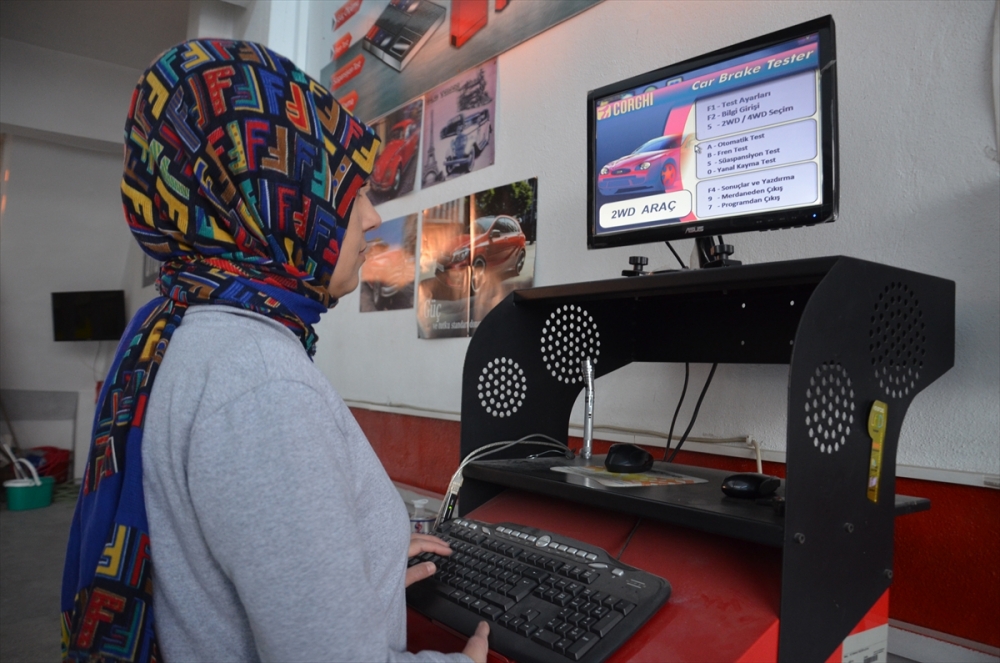 Karamanlık Kadın Girişimciden Oto Bakım Servisi 6