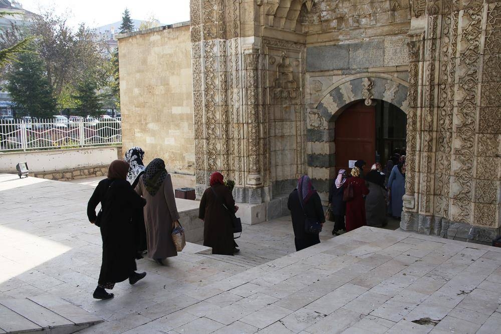 Hanım Gezilerinin Bugünkü Konuğu: Başakşehir Mahallesi 5