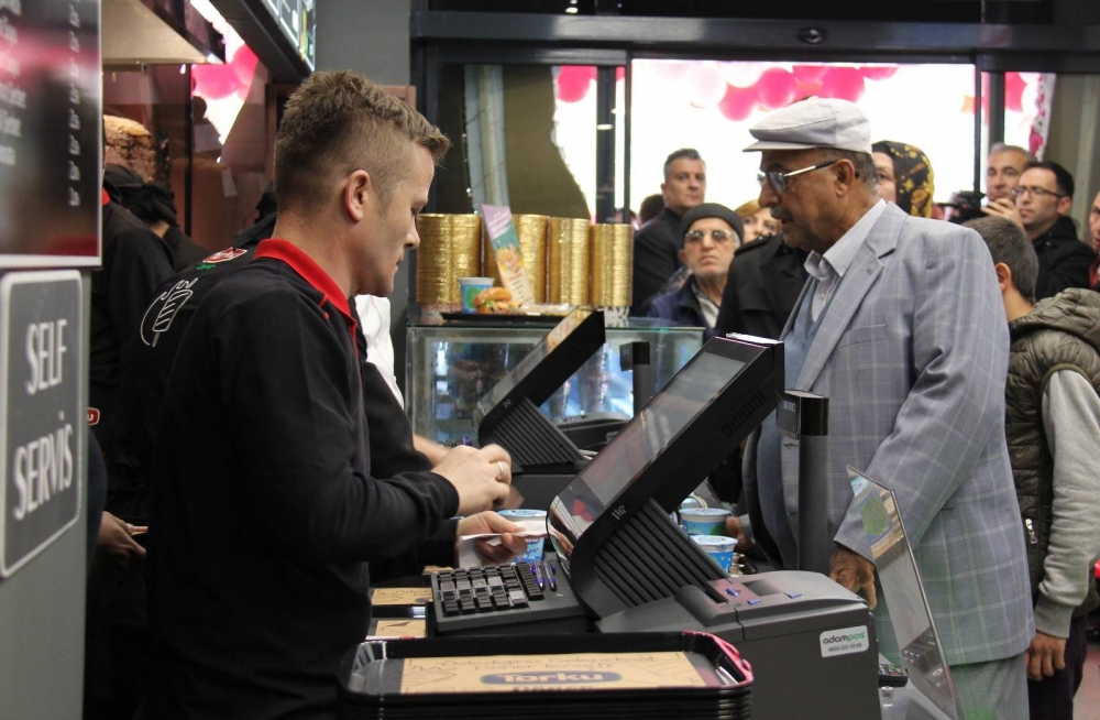 Torku Döner'in Zafer Ve Mithatpaşa Şubesi Hizmete Girdi 7