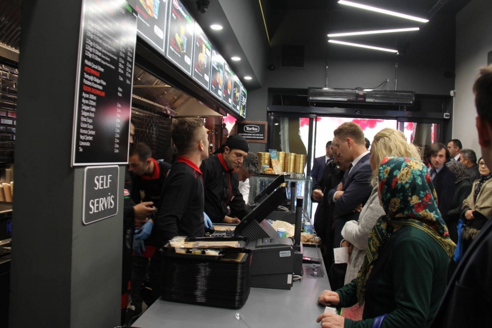 Torku Döner'in Zafer Ve Mithatpaşa Şubesi Hizmete Girdi 9
