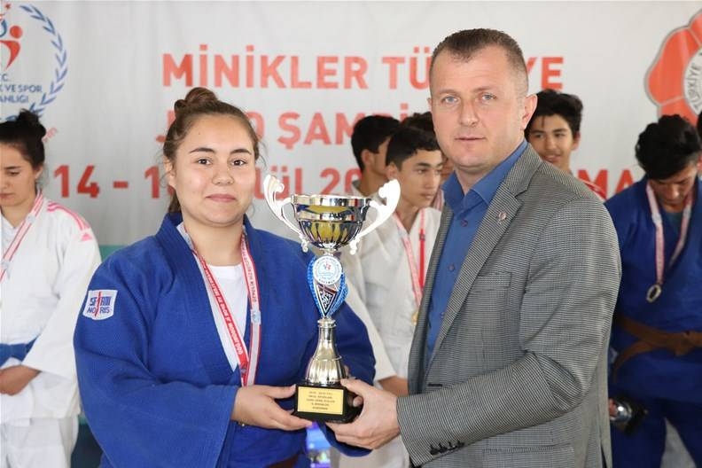 Gençler Judoda Spor Lisesi’nden Çifte Şampiyonluk 11