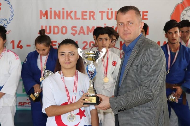 Gençler Judoda Spor Lisesi’nden Çifte Şampiyonluk 12
