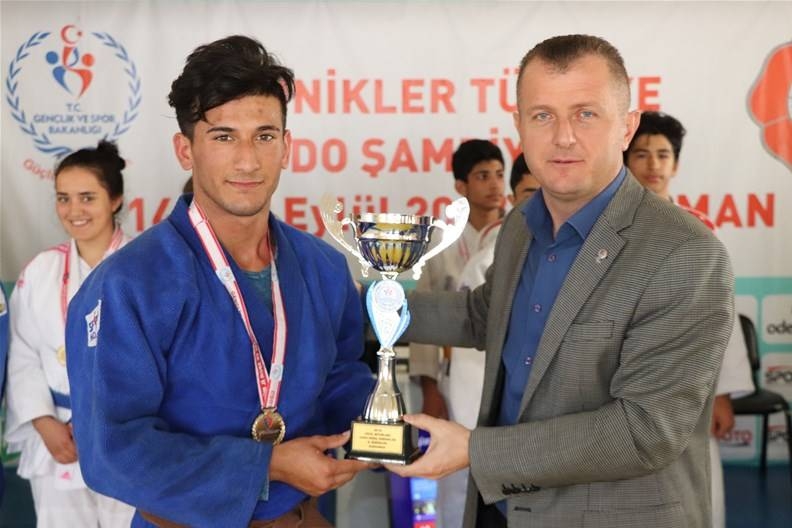 Gençler Judoda Spor Lisesi’nden Çifte Şampiyonluk 9