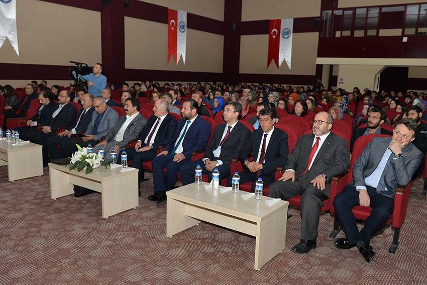 KMÜ’de Aile Ve Gençlik Konferansı 10