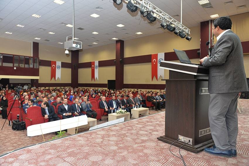 KMÜ’de Aile Ve Gençlik Konferansı 11