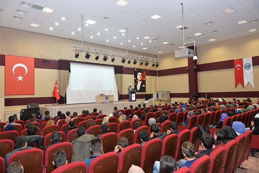 KMÜ’de Aile Ve Gençlik Konferansı 16