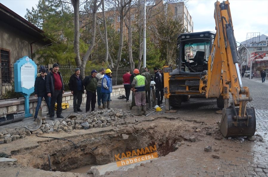 Karaman'da Kazdıkları Çukura Düşen İşçiler Yaralandı 5