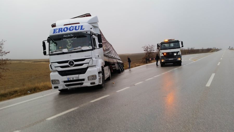 Karaman'dan Çıkan Tır Konya'dan Sonra Kaza Yaptı 1