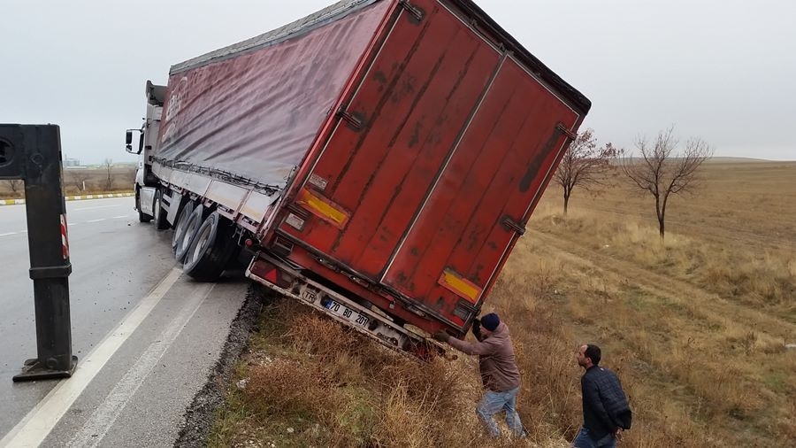 Karaman'dan Çıkan Tır Konya'dan Sonra Kaza Yaptı 2