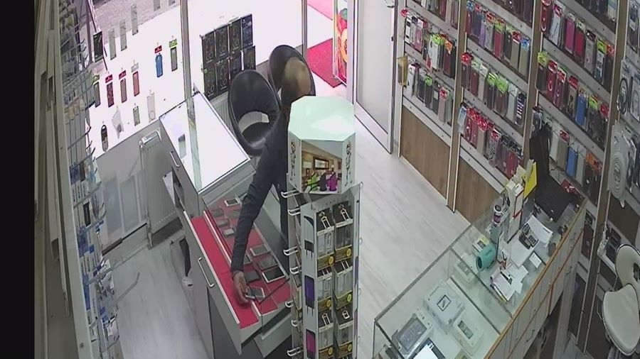 Karaman'da Cep Telefonu Hırsızlığı Güvenlik Kamerasında 3