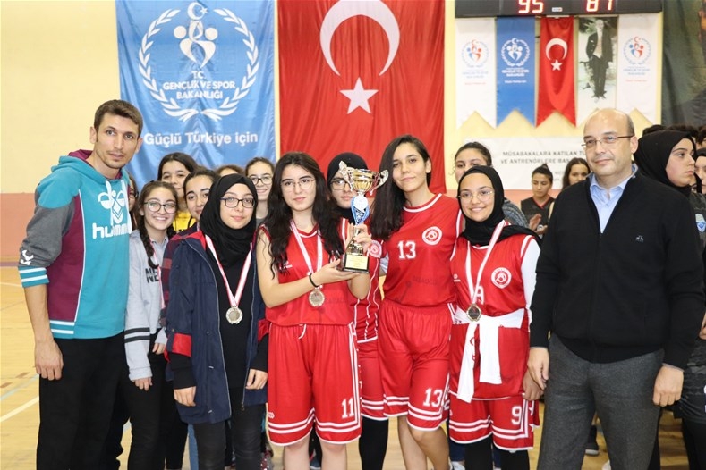 Karaman'da Düzenlenen Basketbol Final Maçları Nefes Kesti 13