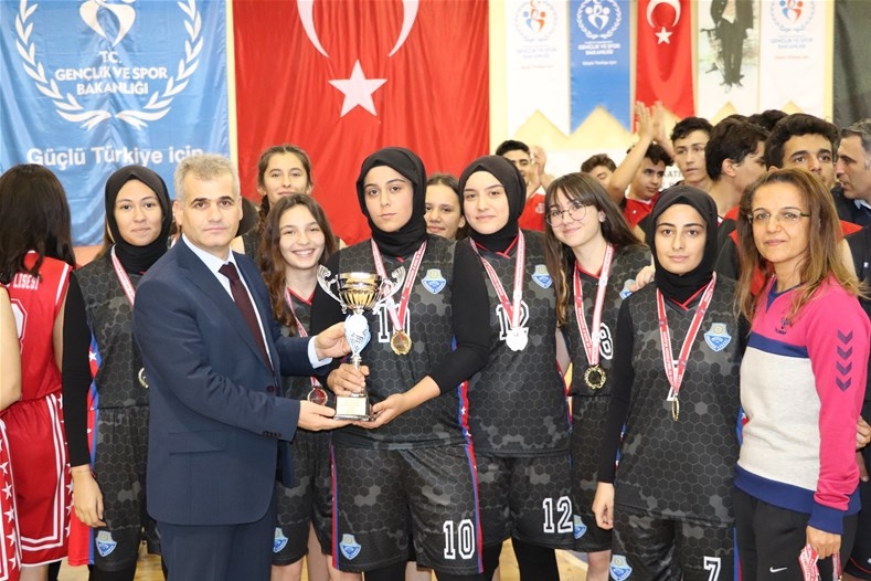 Karaman'da Düzenlenen Basketbol Final Maçları Nefes Kesti 15