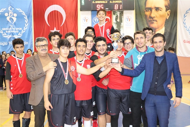 Karaman'da Düzenlenen Basketbol Final Maçları Nefes Kesti 16