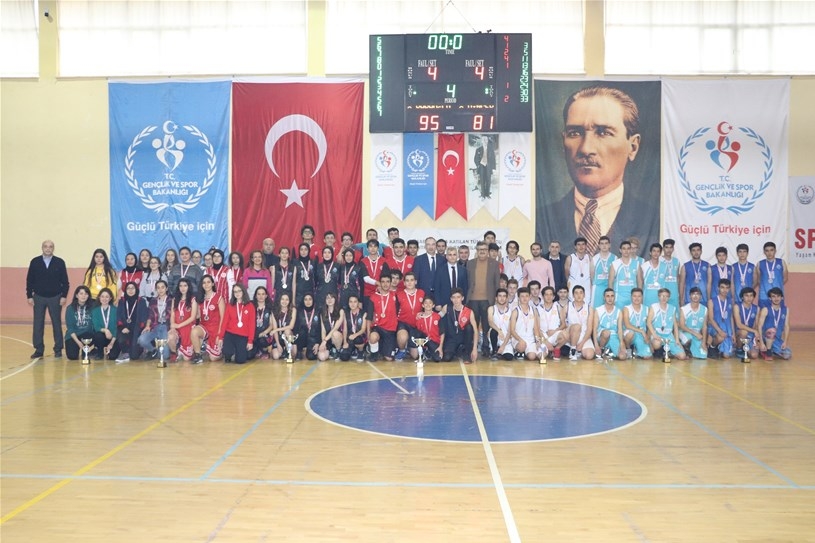 Karaman'da Düzenlenen Basketbol Final Maçları Nefes Kesti 17