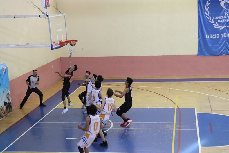 Karaman'da Düzenlenen Basketbol Final Maçları Nefes Kesti 5