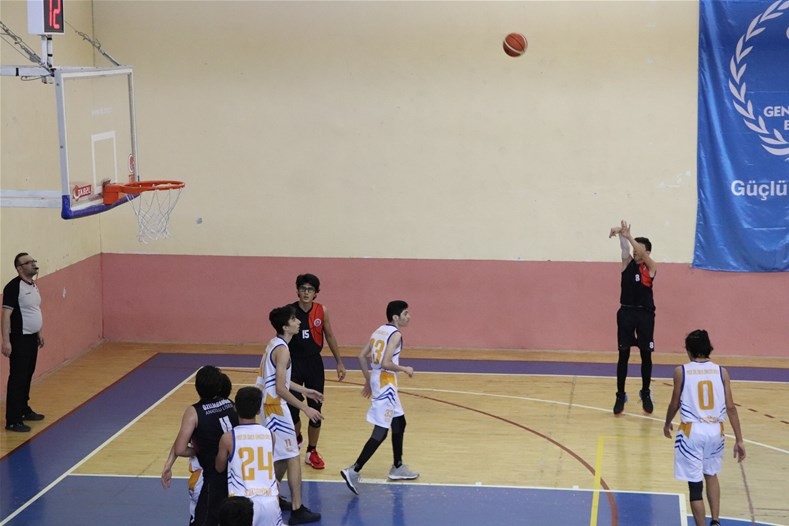 Karaman'da Düzenlenen Basketbol Final Maçları Nefes Kesti 8