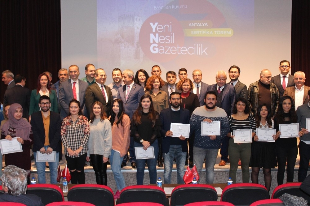 Antalya'da 25 Gazeteci Sertifikalarını aldı 4