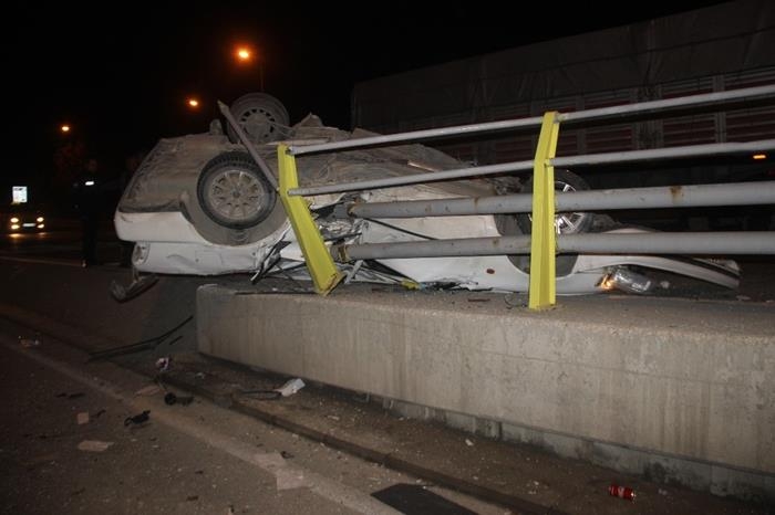 Hurdaya Dönen Otomobilin Sürücüsü Kazadan Yaralı Kurtuldu 4